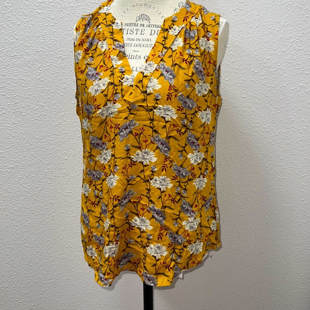 Old Navy sleeveless shirt with V-neck